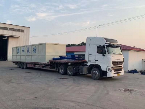 2020年4月27日發(fā)江蘇無(wú)錫臥式水泥倉(cāng)